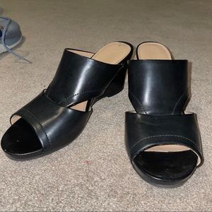 Naturalizer 9.5 black open toed wedges